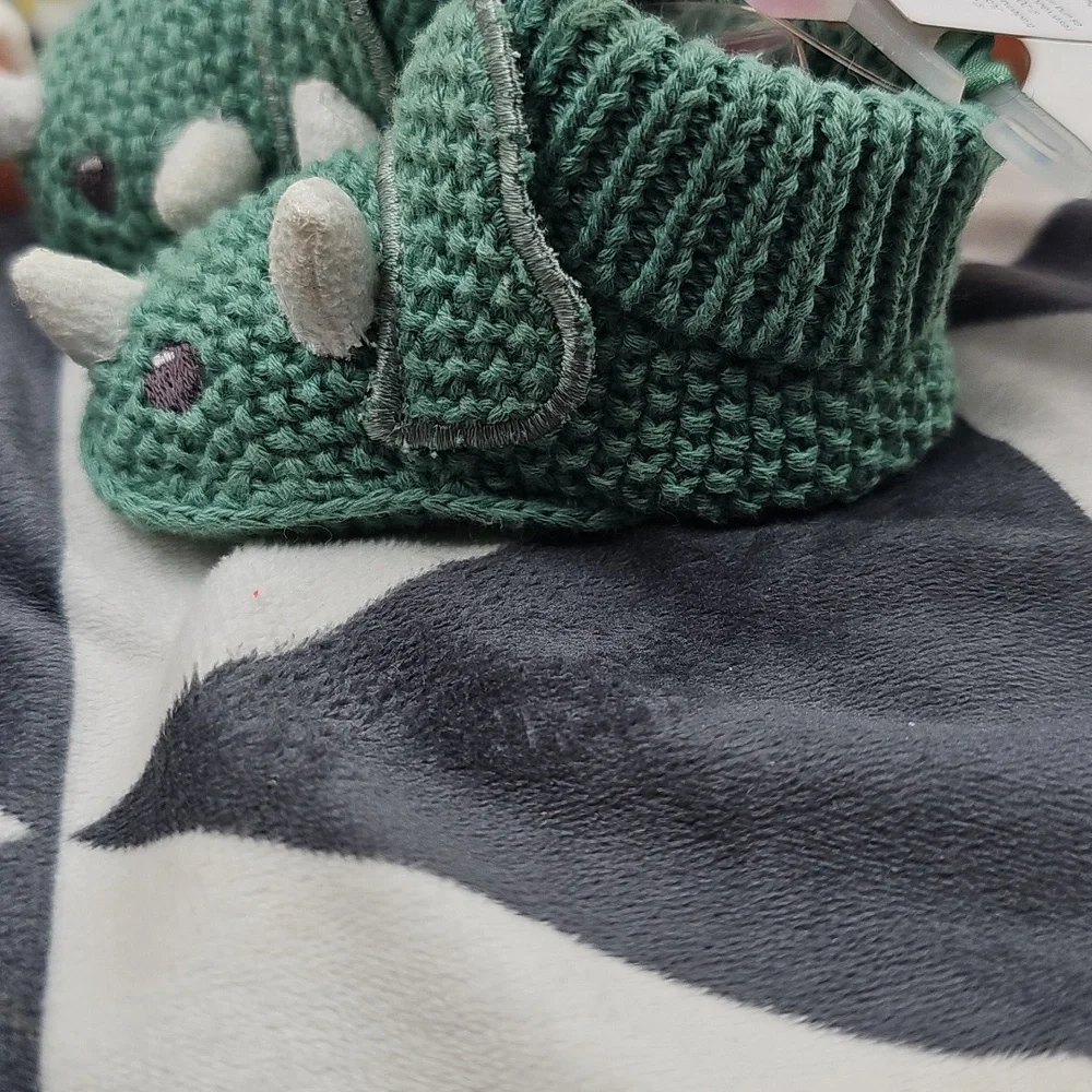 I NWT Newborn Booties Carters Just One You Baby 🦖Green Dinosaur Tricerotop
